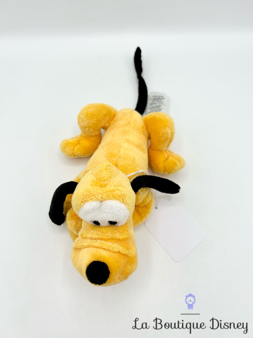 peluche-mini-pluto-couché-disney-store-chien-jaune-plat-ventre-dort-2