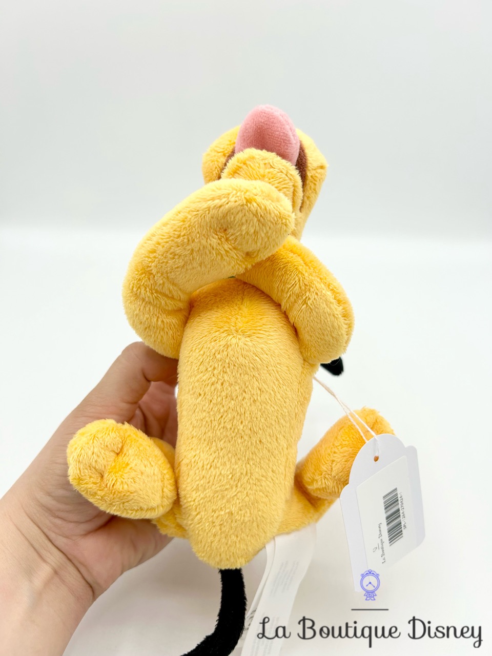 peluche-mini-pluto-couché-disney-store-chien-jaune-plat-ventre-dort-4