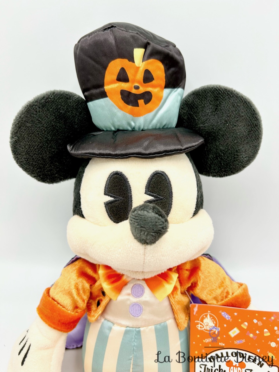 peluche-mickey-mouse-halloween-tricks-treats-2020-disney-parks-disneyland-chapeau-citrouille-3