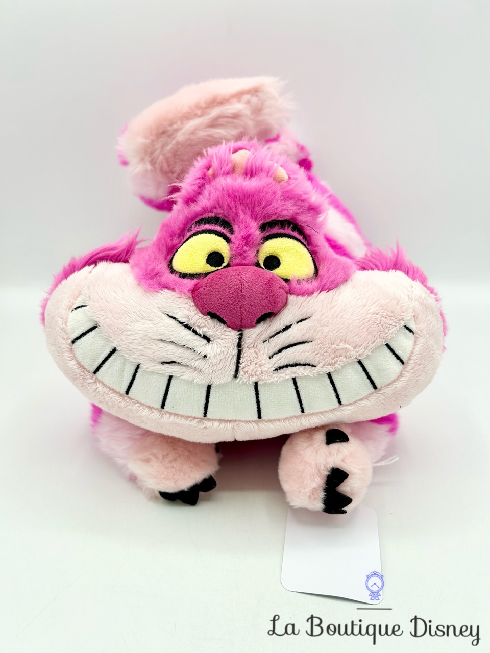peluche-chat-cheshire-disney-store-écusson-alice-au-pays-des-merveilles-chat-rose-rayures-1