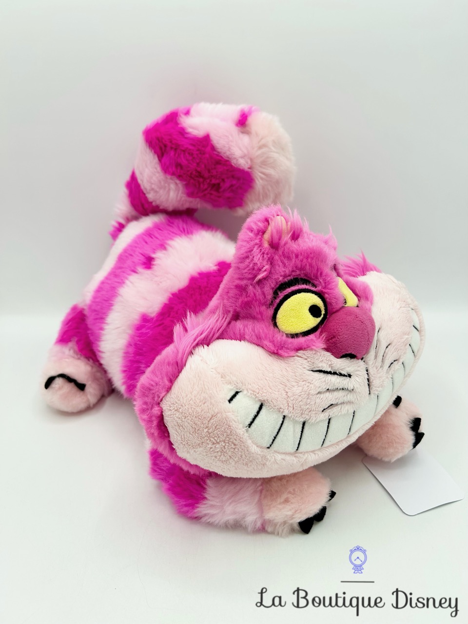 peluche-chat-cheshire-disney-store-écusson-alice-au-pays-des-merveilles-chat-rose-rayures-0