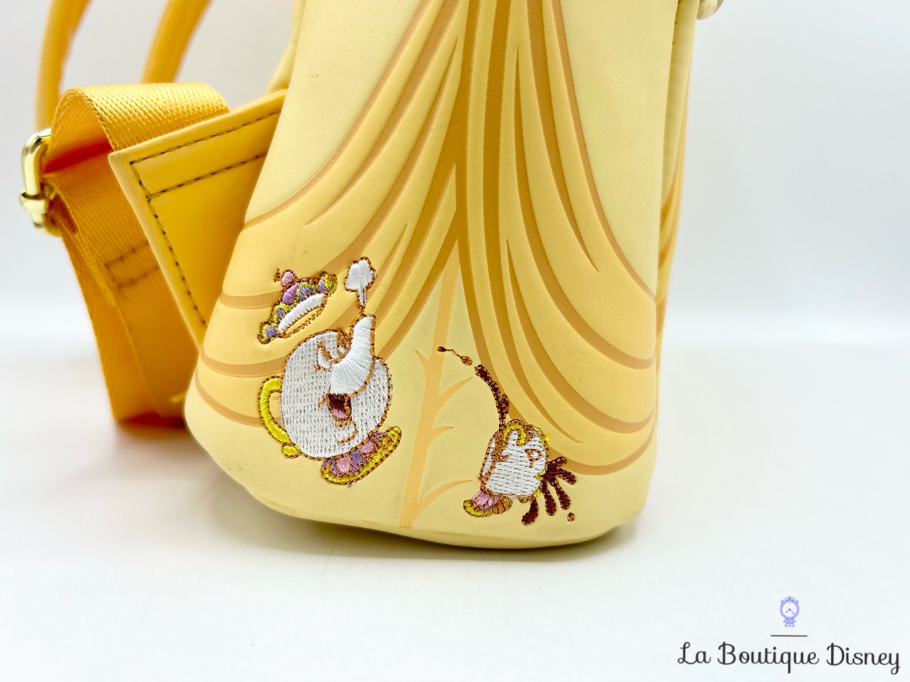 sac-a-dos-loungefly-belle-robe-jaune-la-belle-et-la-bete-disney-3