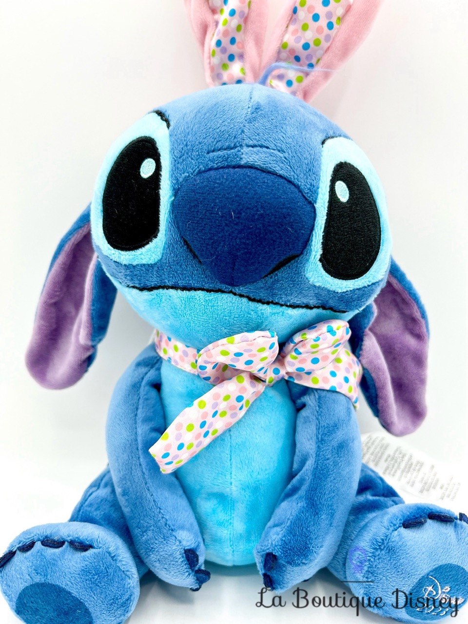 peluche-stitch-paques-2023-disney-store-lapin-rose-0