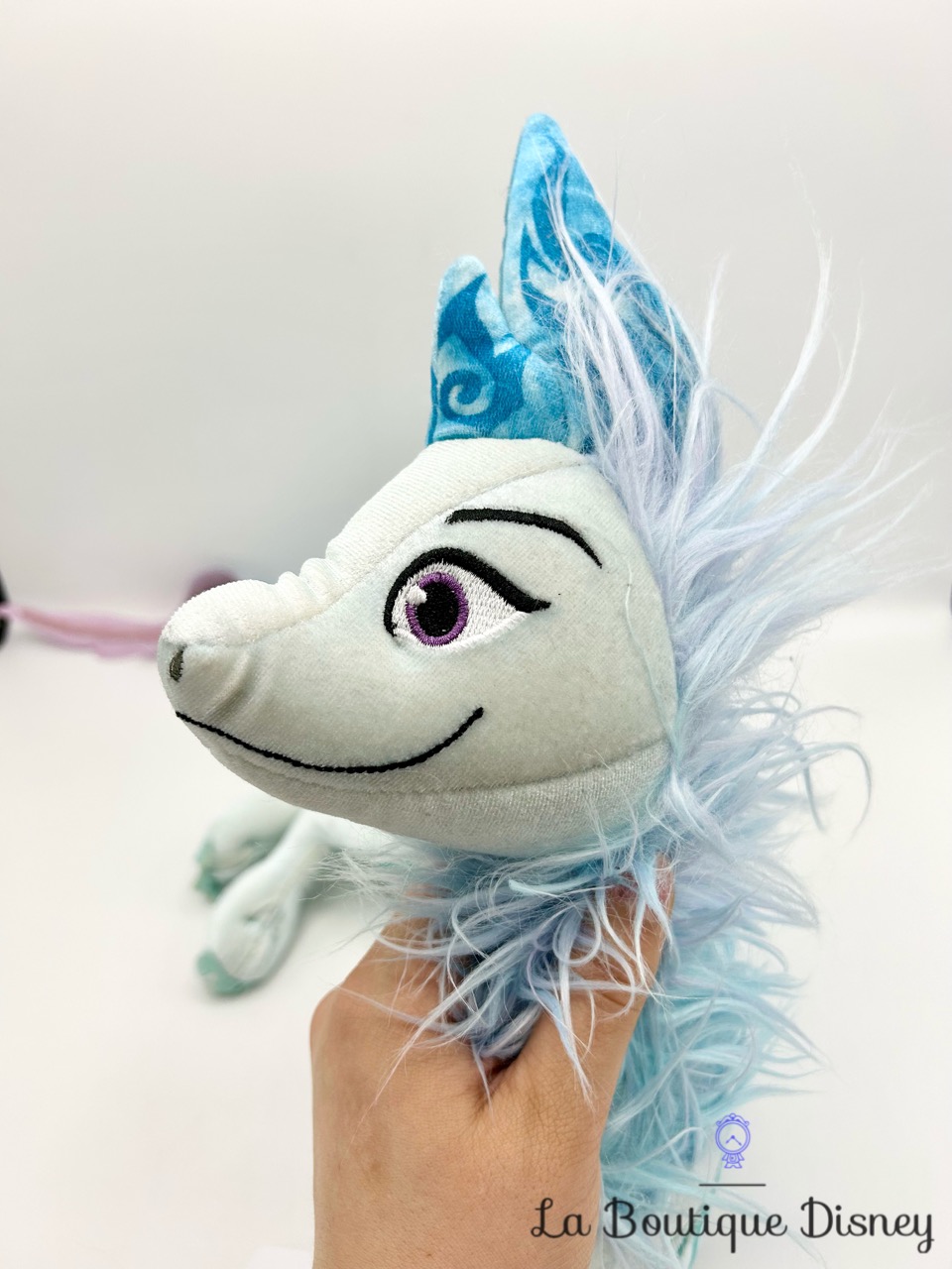 peluche-sisu-raya-et-le-dernier-disney-store-dragon-bleu-50-cm-3