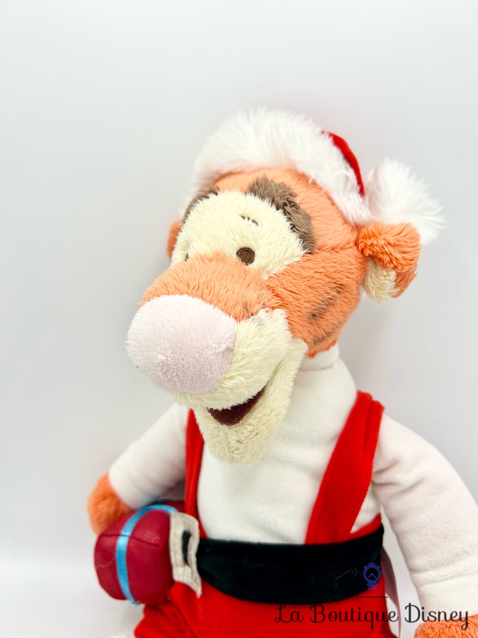 peluche-tigrou-père-noel-disney-store-écusson-cadeau-1