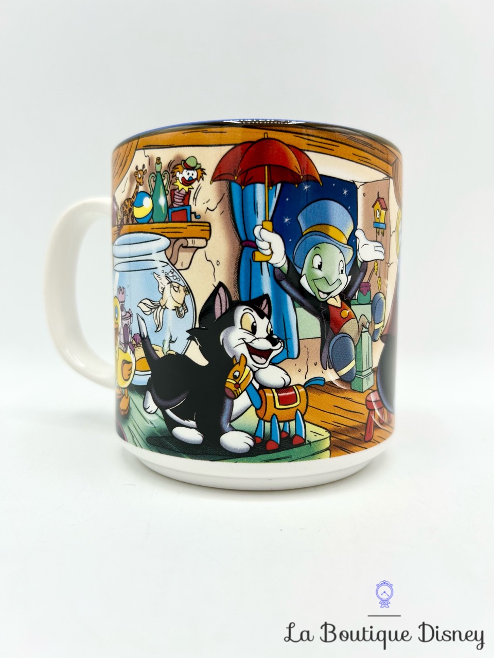 tasse-scène-pinocchio-walt-disney-company-mug-scène-film-atelier-gepetto-0