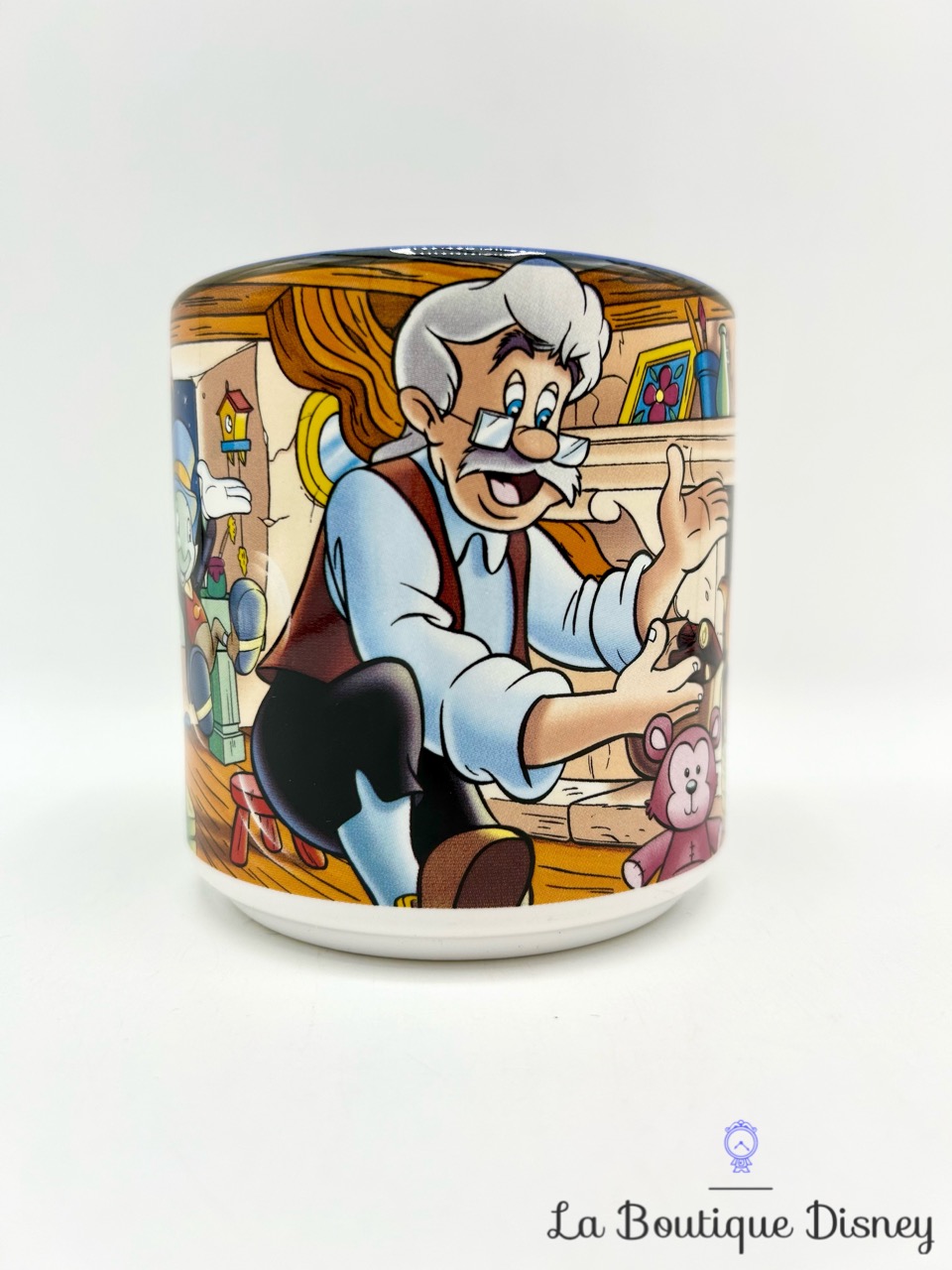 tasse-scène-pinocchio-walt-disney-company-mug-scène-film-atelier-gepetto-1