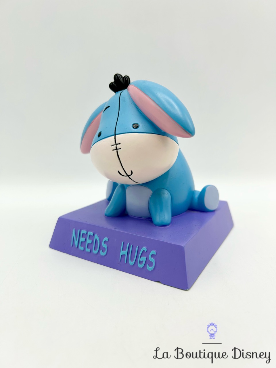 figurine-bourriquet-needs-hugs-disney-résine-bleu-violet-winnie-ourson-0