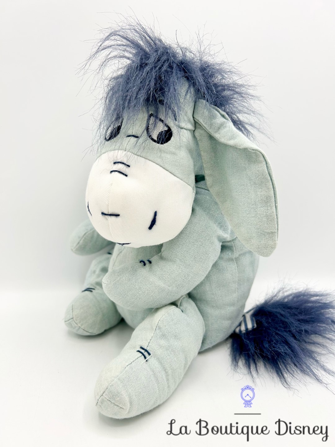 peluche-bourriquet-jean-disney-store-winnie-ourson-bleu (3)