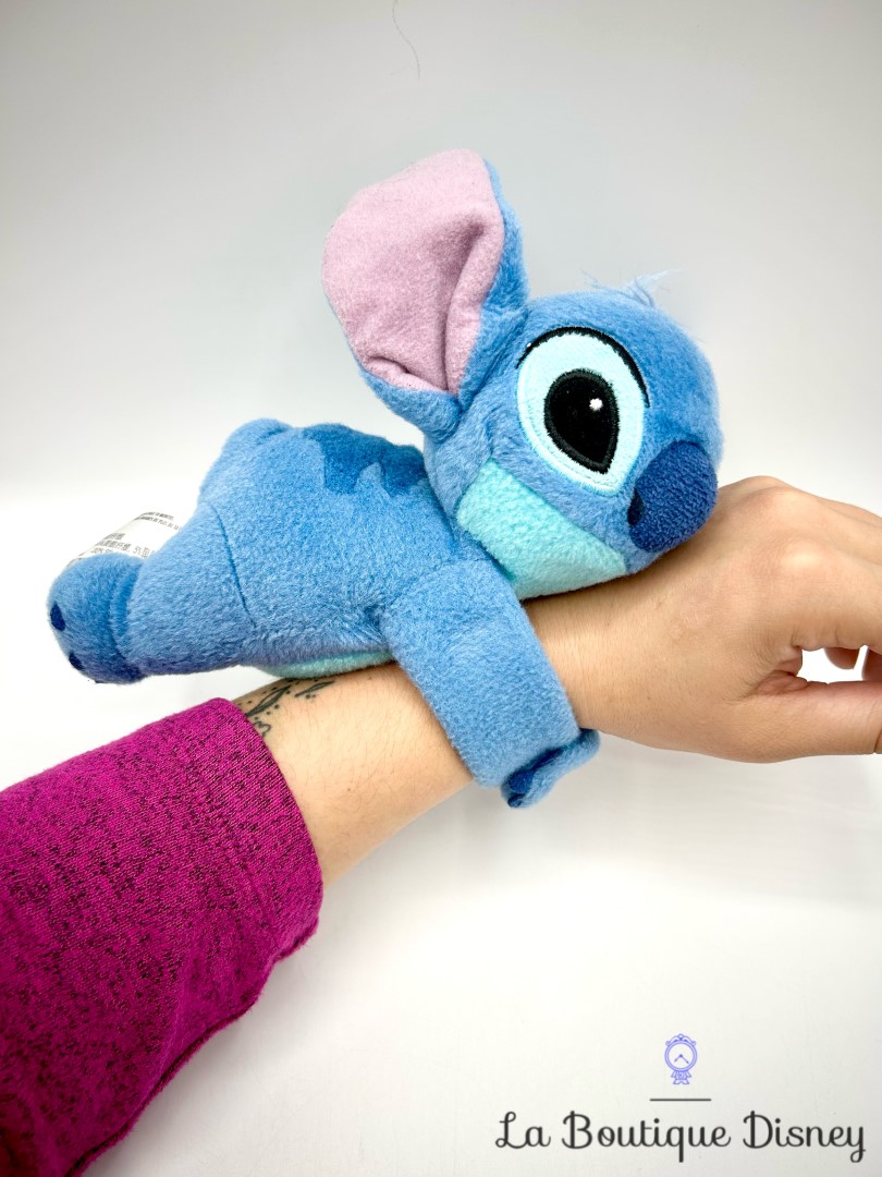 peluche-bracelet-stitch-disney-parks-disneyland-snuggle-snappers-accroche-calin (5)