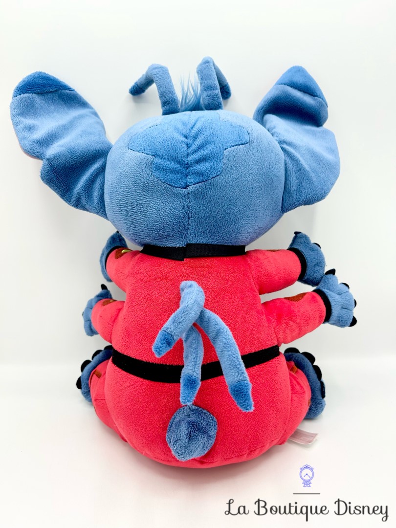 peluche-stitch-experience-626-disney-store-ecusson-combinaison-rouge (8)