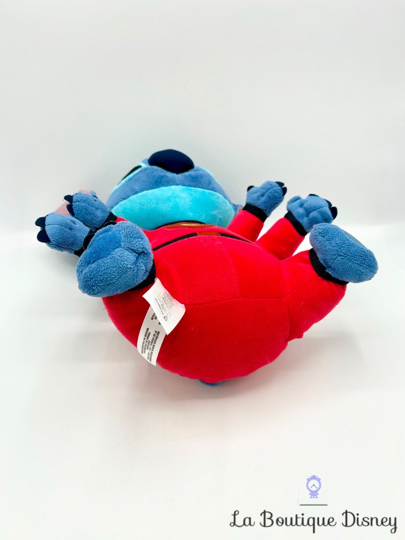 peluche-stitch-experience-626-disney-store-ecusson-combinaison-rouge (7)