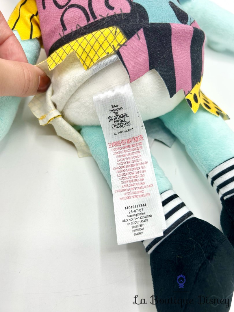 peluche-lumineuse-sally-étrange-noel-mr-jack-disney-primark-cicatrices-rouge (4)