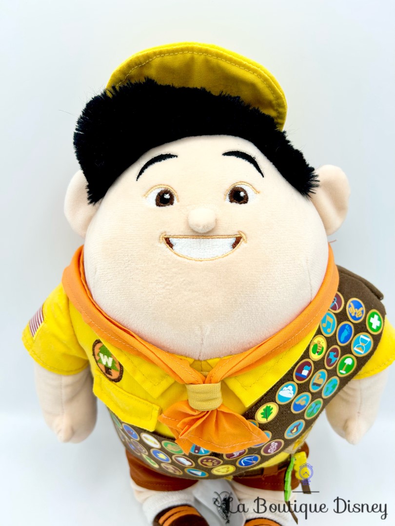 peluche-russell-garcon-la-haut-disney-store-scout-jaune (4)