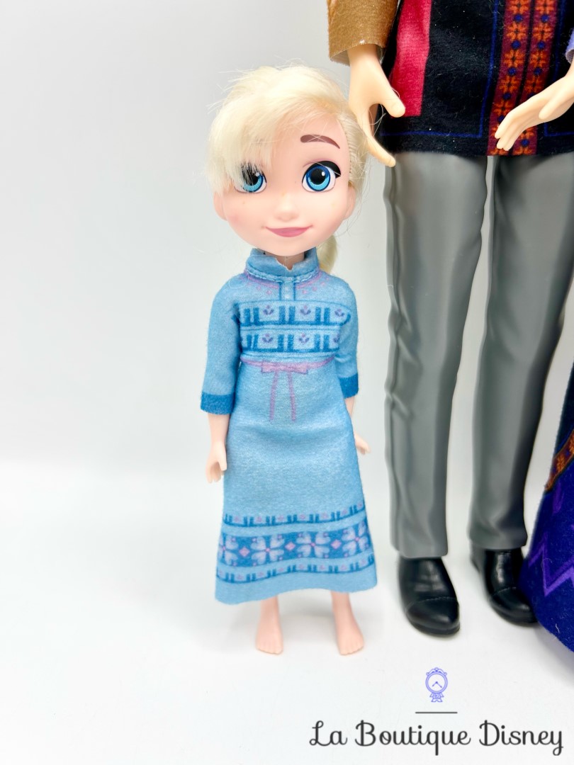 poupées-famille-royale-arendelle-disney-hasbro-la-reine-des-neiges-papa-maman-elsa-anna (5)