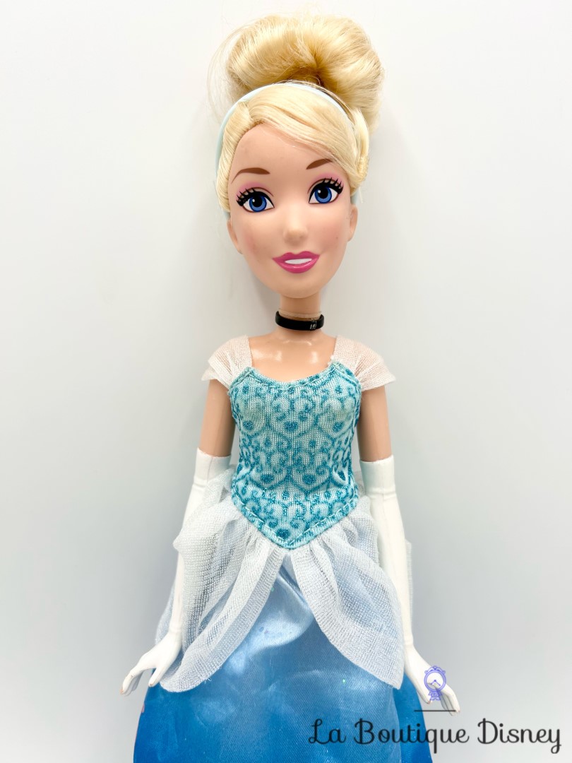 poupée-cendrillon-poussière-étoile-disney-hasbro-princesse-bleu (3)