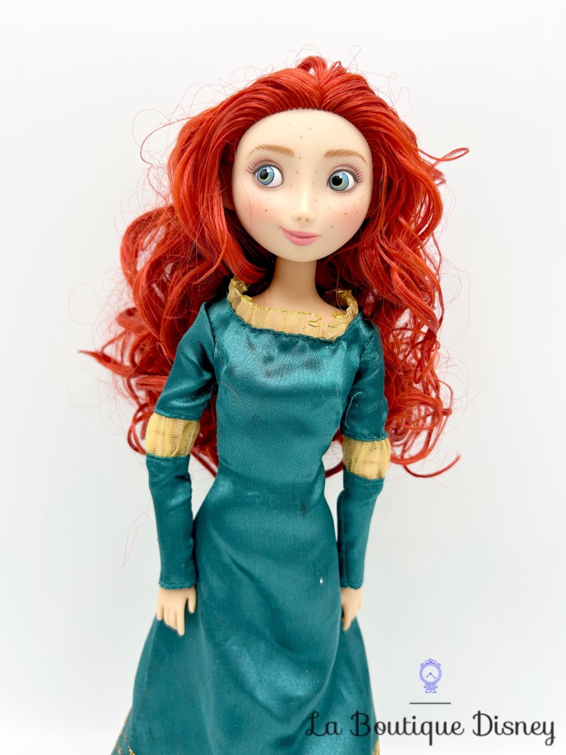 poupée-mérida-rebelle-disney-store-robe-paillettes (2)