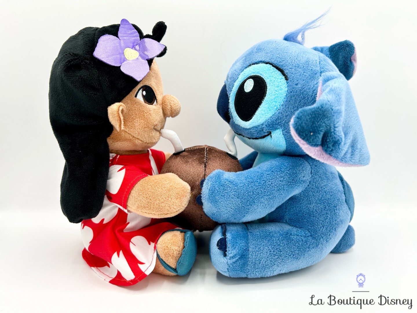 peluche-lilo-et-stitch-noix-coco-20th-anniversary-disney-store (5)