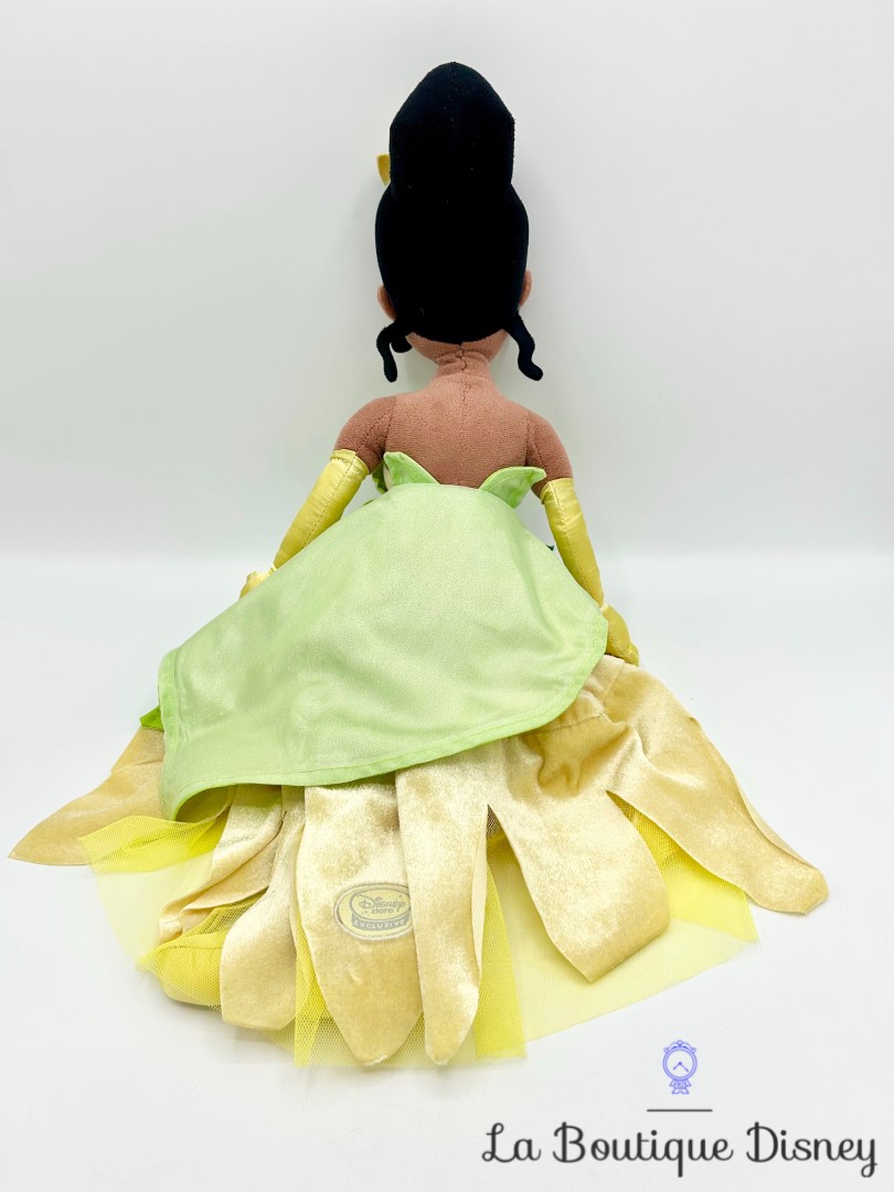 poupée-chiffon-tiana-la-princesse-et-la-grenouille-disney-store-exclusive-princesse-vert-ecusson (1)