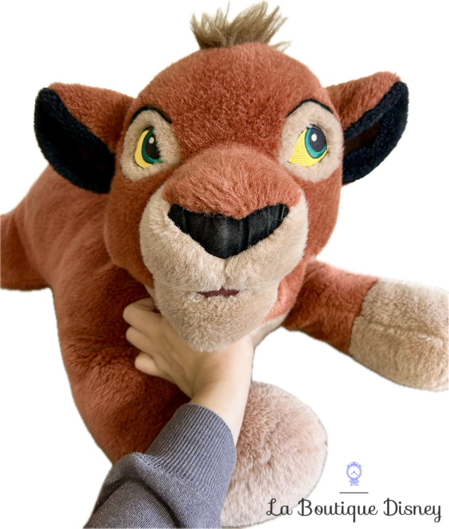 peluche-kovu-couché-xxl-disneyland-disney-lion-marron-le-roi-lion-2-grand-format-taille (5)