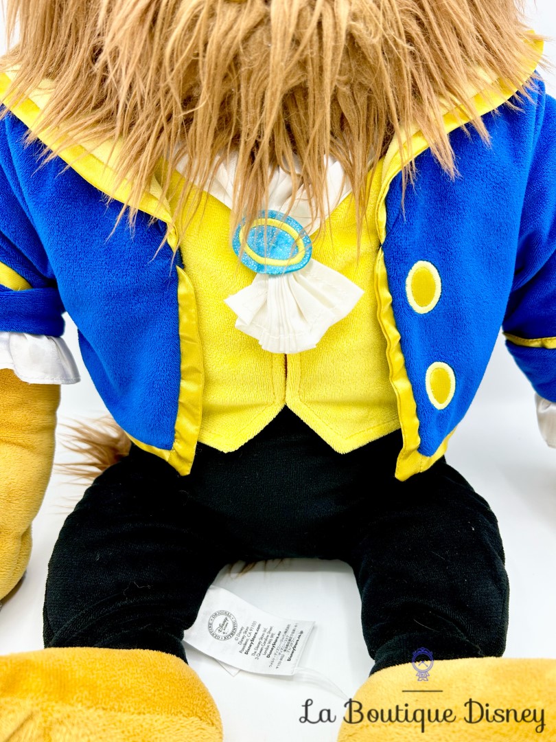 peluche-la-bete-disney-store-ecusson-la-belle-et-la-bete-50-cm (4)