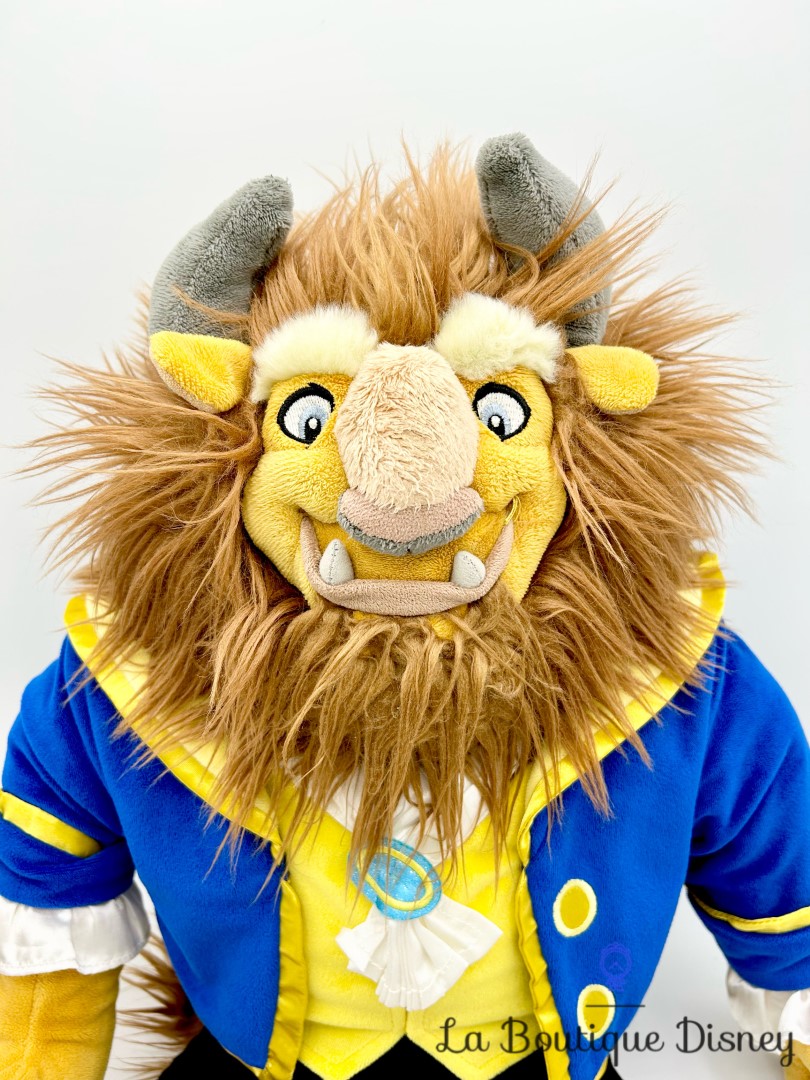 peluche-la-bete-disney-store-ecusson-la-belle-et-la-bete-50-cm (5)