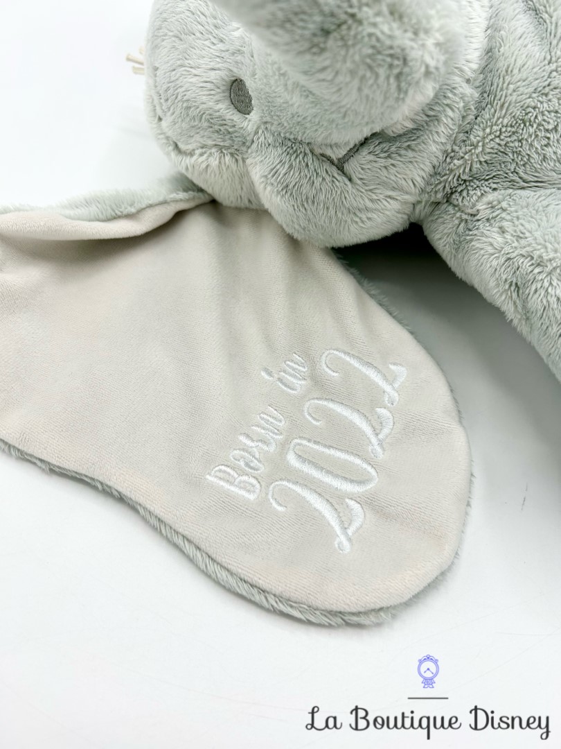 peluche-dumbo-born-2022-disney-store-disney-baby-éléphant-gris-naissance (6)