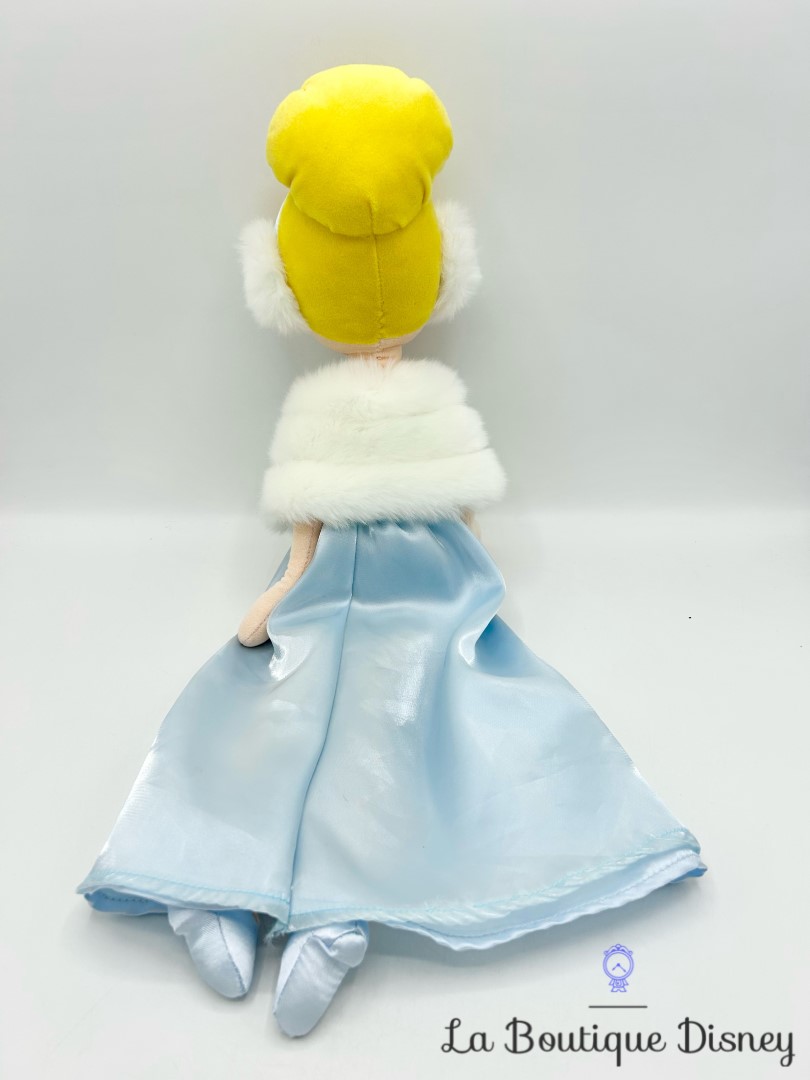 poupée-chiffon-cendrillon-hiver-disney-store-princesse-cape-manteau (1)