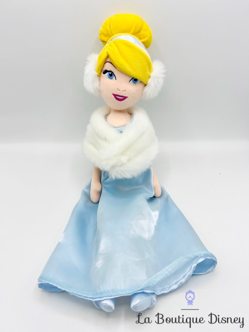 poupée-chiffon-cendrillon-hiver-disney-store-princesse-cape-manteau (3)