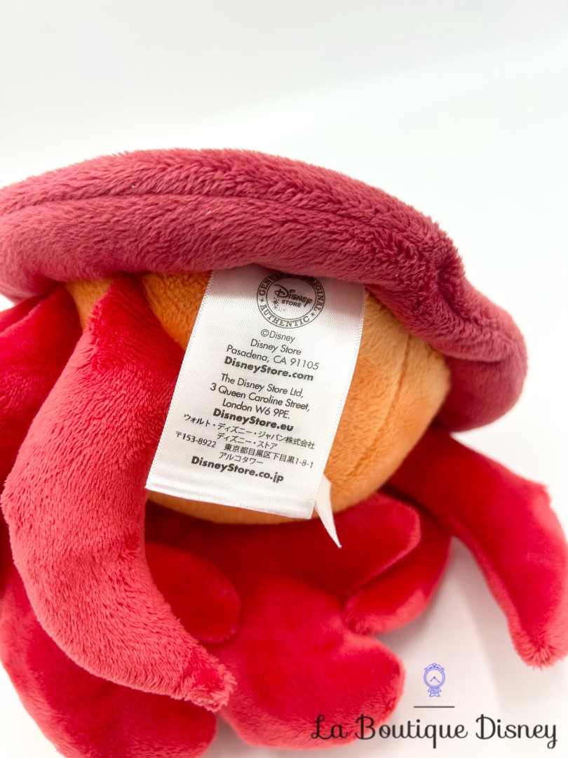 peluche-sebastien-crabe-rouge-la-petite-sirene-disney-store-ecusson (6)