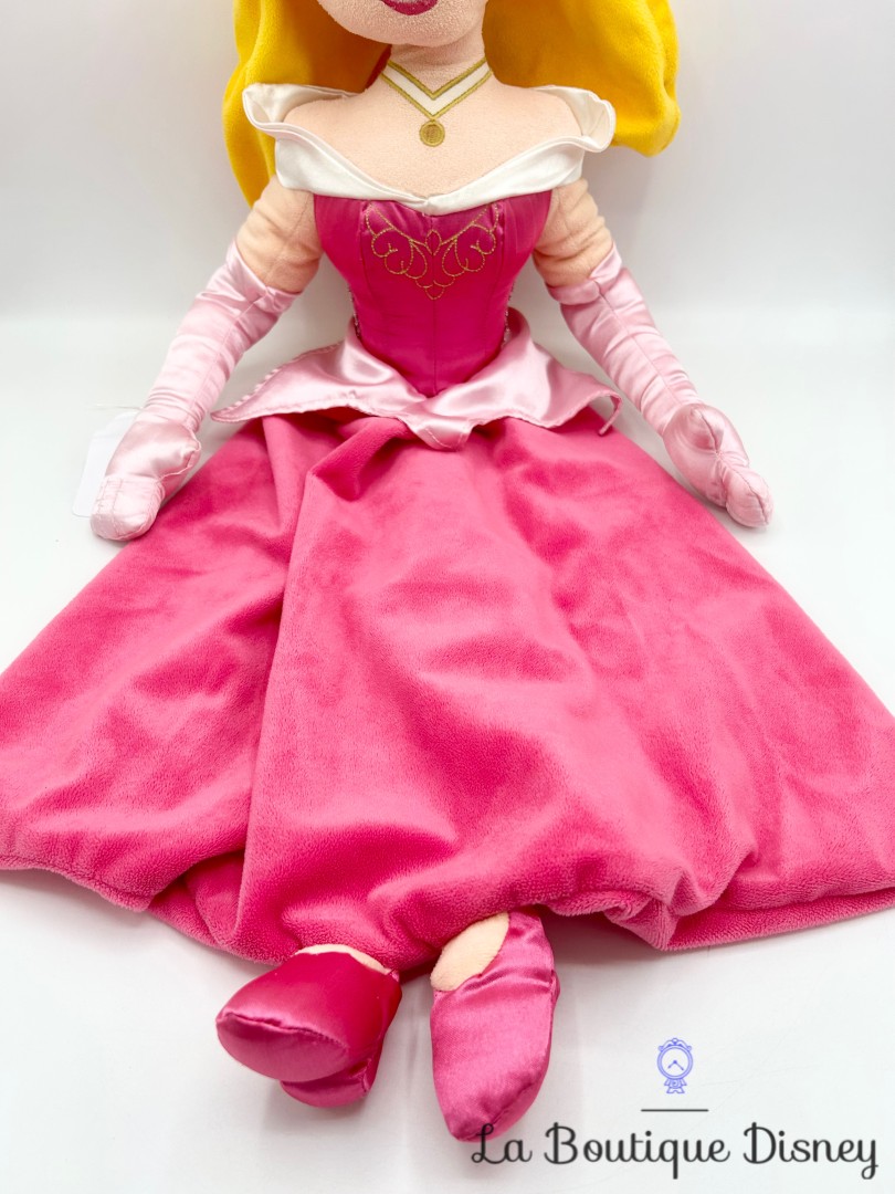 poupée-chiffon-xxl-aurore-range-pyjama-disney-store-écusson-peluche-la-belle-au-bois-dormant-grand-format-taille (5)