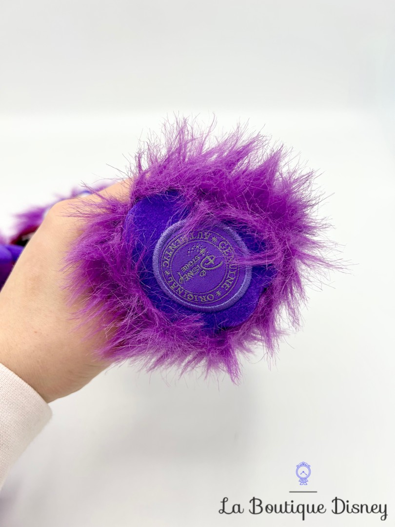 peluche-art-monstres-university-disney-store-écusson-vuiolet (5)