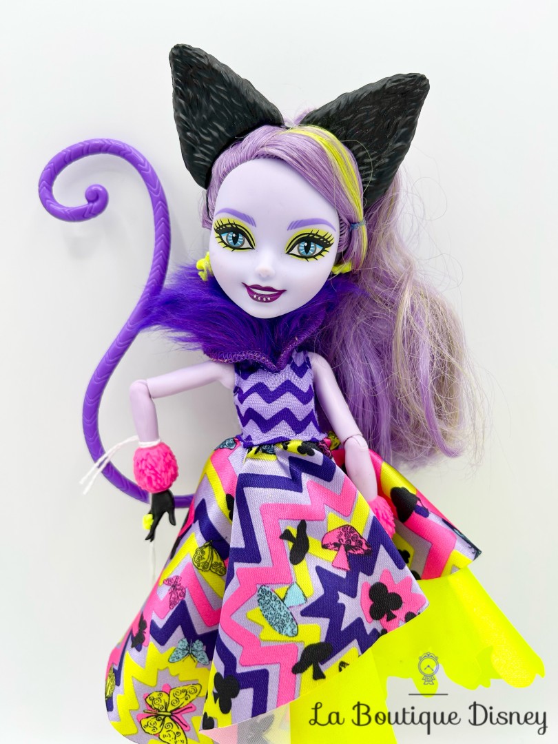 Poupée Ever After High Kitty Cheshire Way Too Wonderland chat violet 28 cm