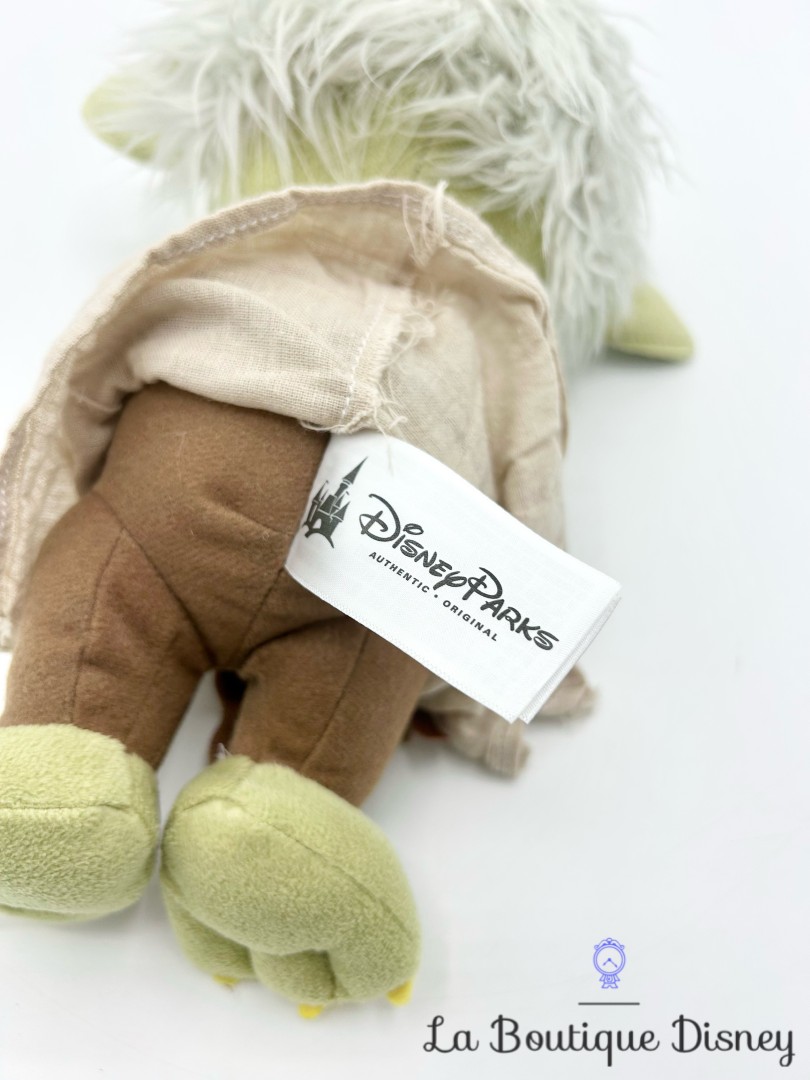 peluche-maitre-yoda-disney-parks-disneyland-star-wars-jedi-vert (1)