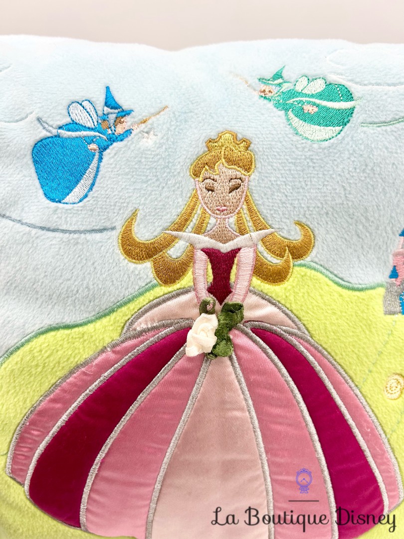 coussin-la-belle-au-bois-dormant-disneyland-disney-oreiller-broderie (7)