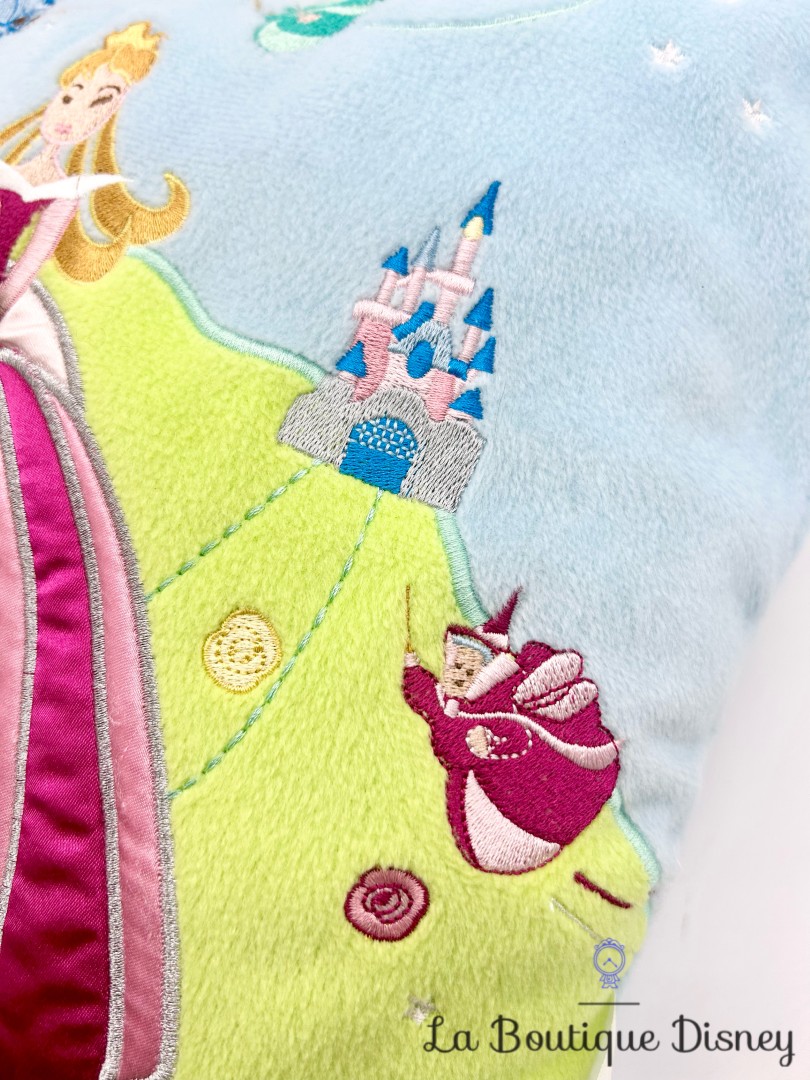 coussin-la-belle-au-bois-dormant-disneyland-disney-oreiller-broderie (6)