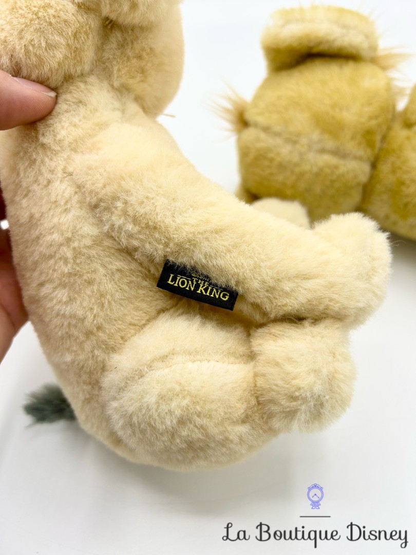 pelcuhes-simba-nala-couple-the-lion-king-live-action-disney-bisous-aimant (1)