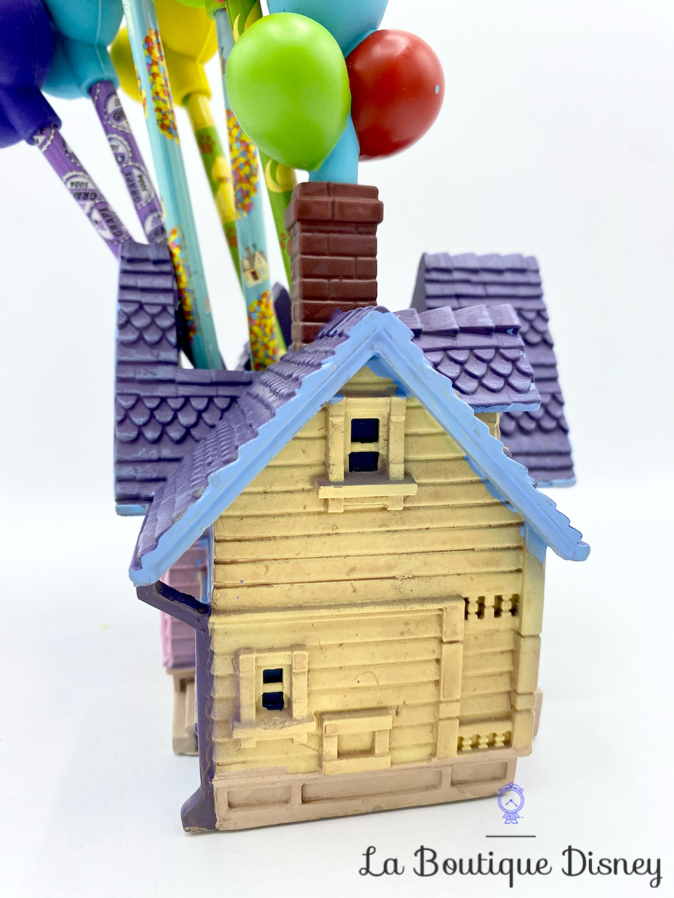 pot-crayons-maison-la-haut-ballons-disney-store-résine-3