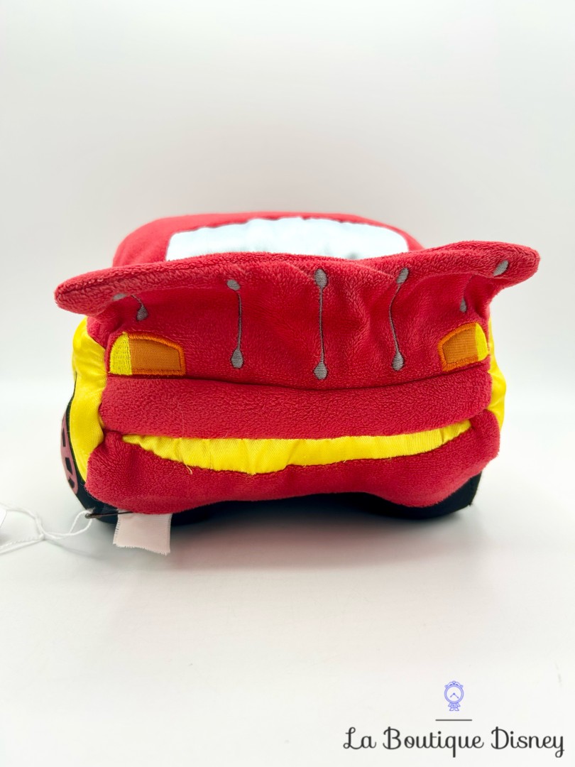 peluche-flash-mcqueen-cars-disney-store-ecusson-voiture-rouge (1)