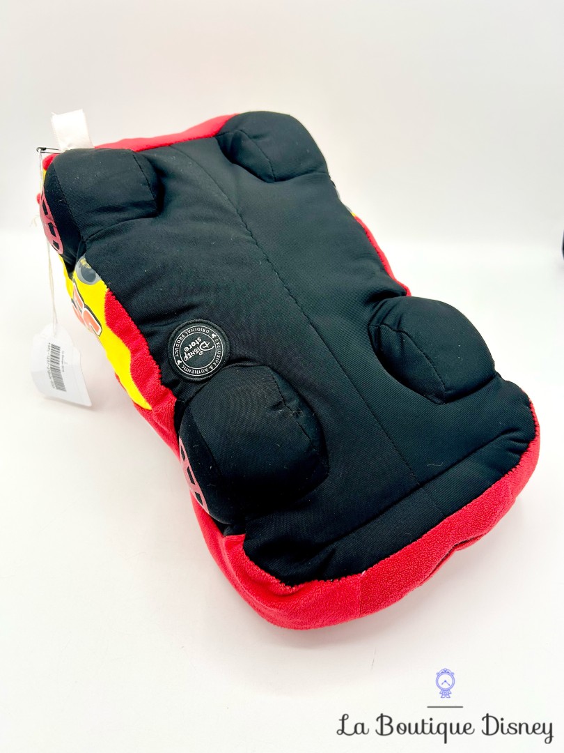 peluche-flash-mcqueen-cars-disney-store-ecusson-voiture-rouge (5)