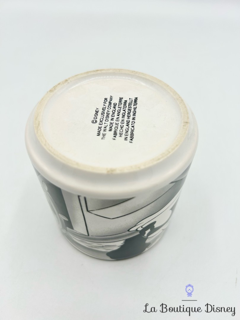 tasse-scene-mickey-steamboat-willie-disney-england-mug-scene-film-bateau-noir-blanc (5)