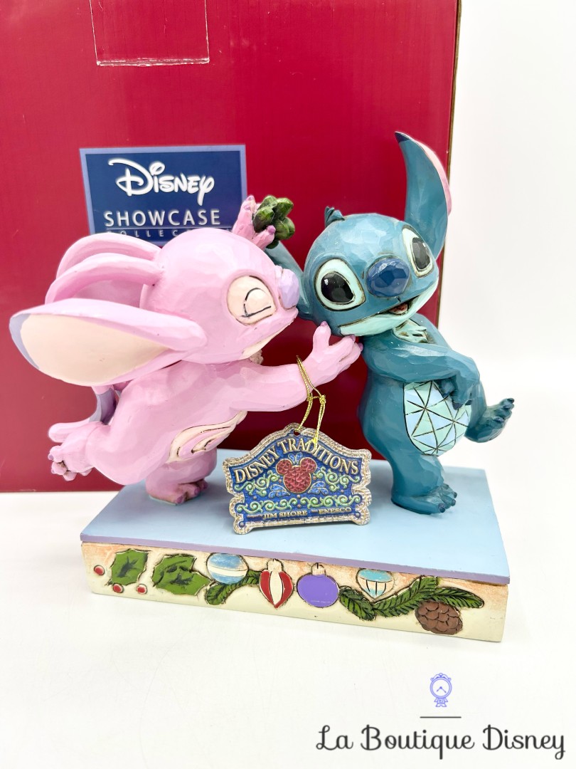 figurine-jim-shore-stitch-angel-mistletoe-kisses-disney-traditions-showcase-enesco (2)