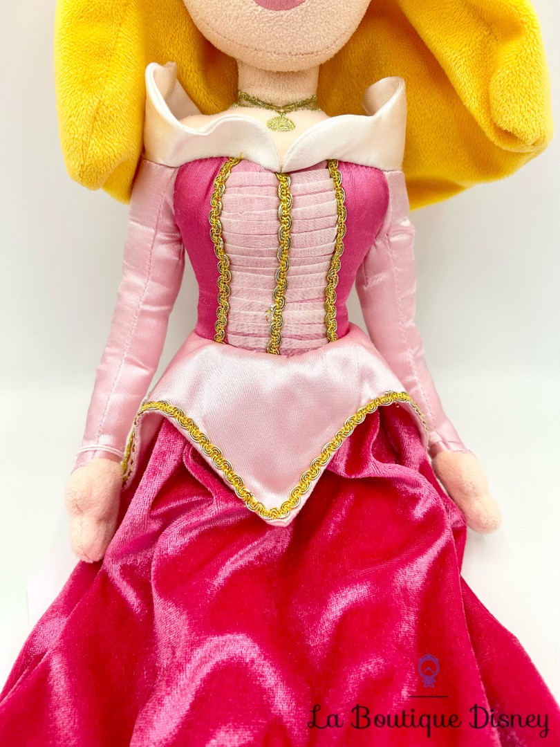 poupée-chiffon-aurore-la-belle-au-bois-dormant-disney-store-exclusive-peluche-princesse-rose (2)