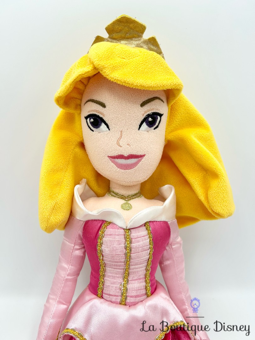 poupée-chiffon-aurore-la-belle-au-bois-dormant-disney-store-exclusive-peluche-princesse-rose (3)