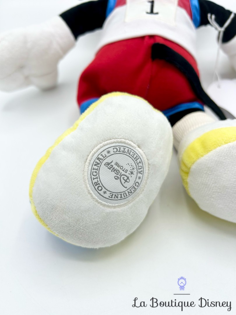 peluche-mickey-mouse-athlétisme-sport-disney-store-écusson-lance-javelot (1)