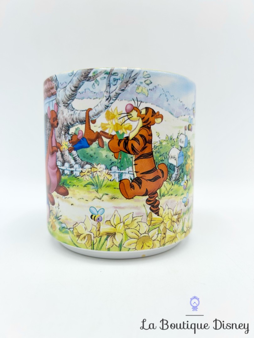 tasse-scène-winnie-ourson-jardin-disney-store-classics-2007-mug-scene-films-fleurs (3)