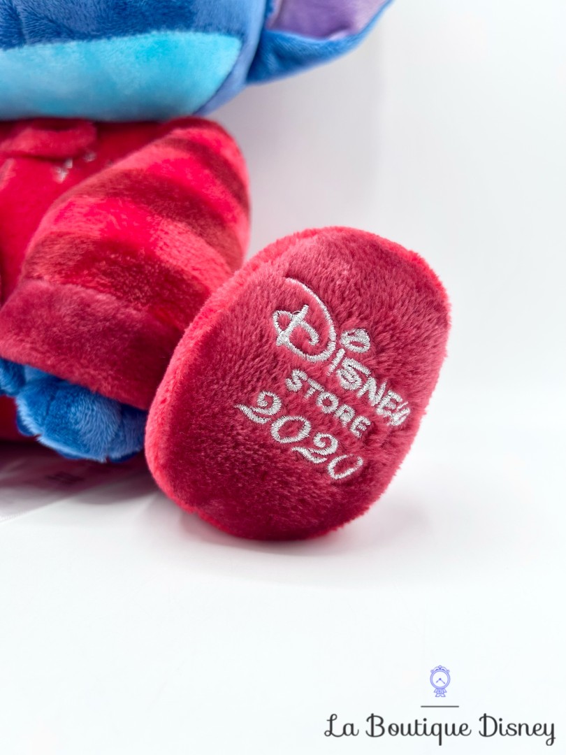 peluche-stitch-noel-disney-store-2020-pyjama-rouge (4)