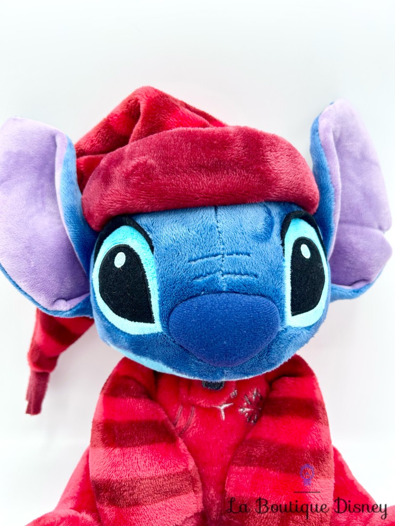 peluche-stitch-noel-disney-store-2020-pyjama-rouge (5)