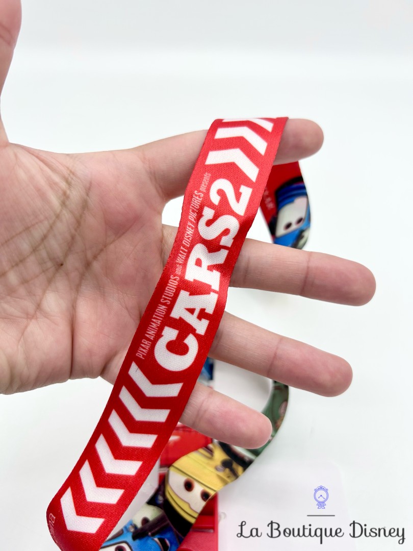 laniere-pins-cars-2-disney-cordon-tour-de-cou-rouge-voitures (4)