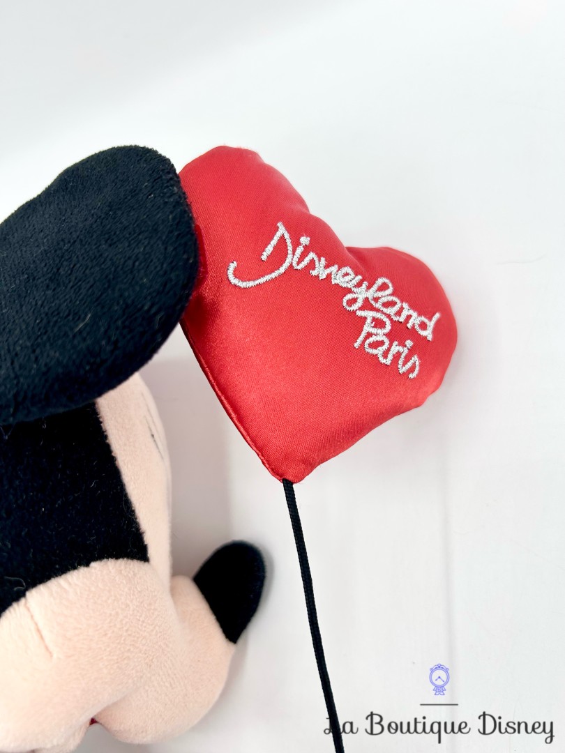 peluche-minnie-mouse-paris-je-taime-saint-valentin-disneyland-disney-coeur-ballon (5)